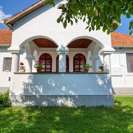 Napfeny Vendeghaz Gasthof 3*